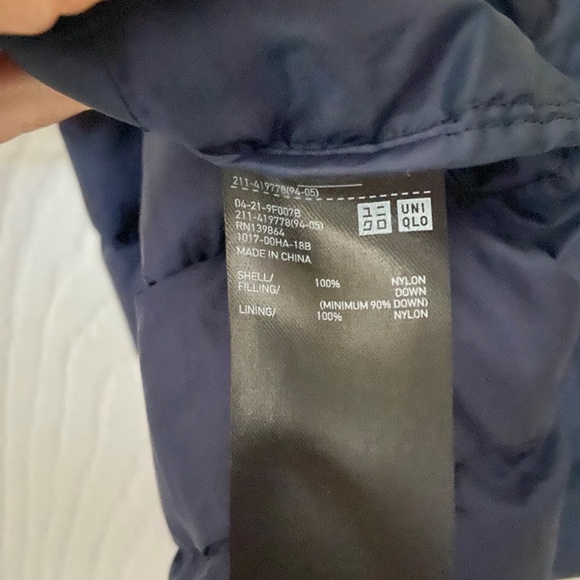 Uniqlo Pufftech Compact Vest navy Women’s Size S PACKABLE Snap Closure down fill - Picture 4 of 4